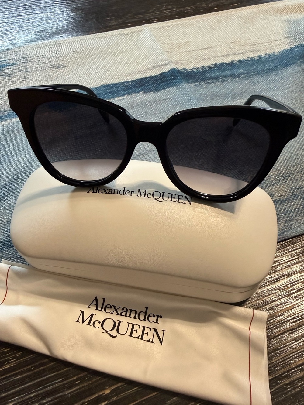 Alexander McQueen Black Cat-Eye Sunglasses with Gold Skull Detail - Picture 5 of 10